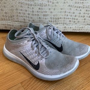 GRAY NIKE FREE FLYKNIT SNEAKER